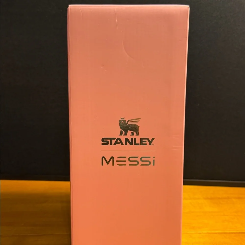 Pink Messi x Stanley Goat 40 Ounce Quencher Protour Flip Straw Tumbler - Picture 5 of 5